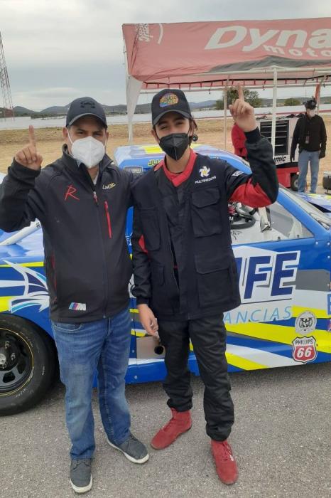 EDY DE LA ROSA PRUEBA UNA TRUCK DE NASCAR