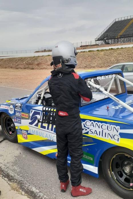 EDY DE LA ROSA PRUEBA UNA TRUCK DE NASCAR
