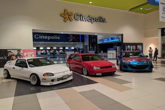 CLUBES SE UNEN PARA EXHIBIR AUTOS