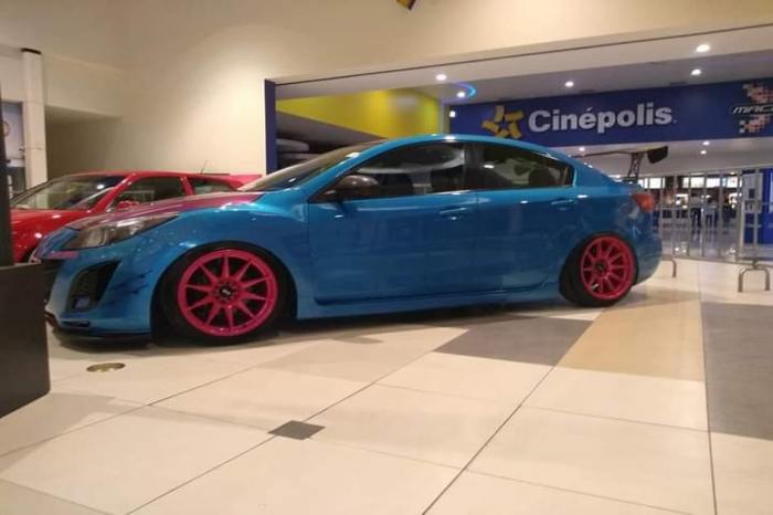 CLUBES SE UNEN PARA EXHIBIR AUTOS