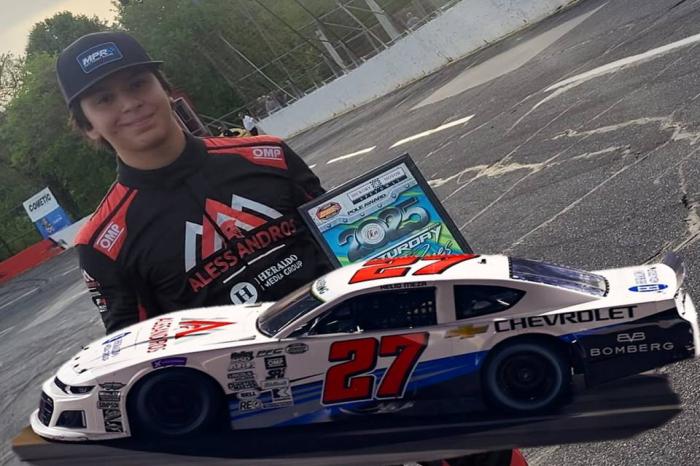  MEZA LOGRA POLE Y TOP-5 EN HICKORY 